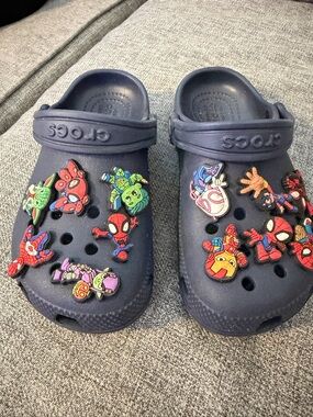 CROCS Kids Size 12 Navy Blue Clogs with Superhero Baby Yoda Jibbitz VGUC